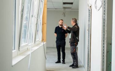 Robert Pape bei der Baubegehnung in der Flakowski Residenz