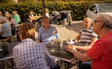 NachbarInnen beim Sommerfest im Pape Quatier